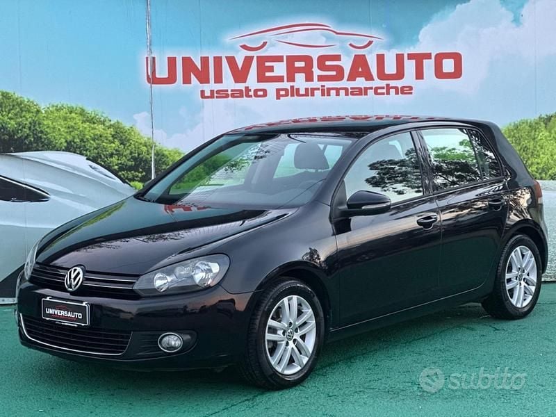 Nero Usata 2012 VW Golf VI Comfortline Tre volumi | 7400 € (Buon prezzo) - Immagine 1/4