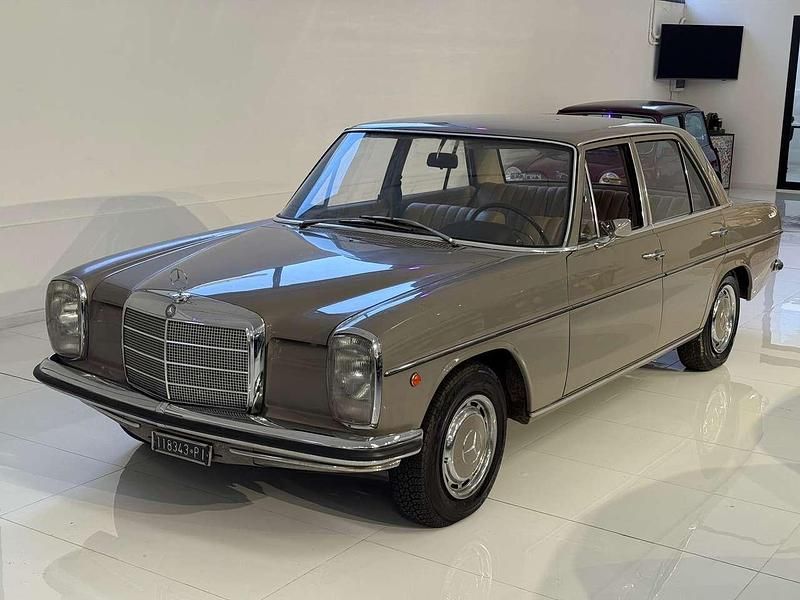 Usata Mercedes 220 158 CV (116 kW) 1968 Argento