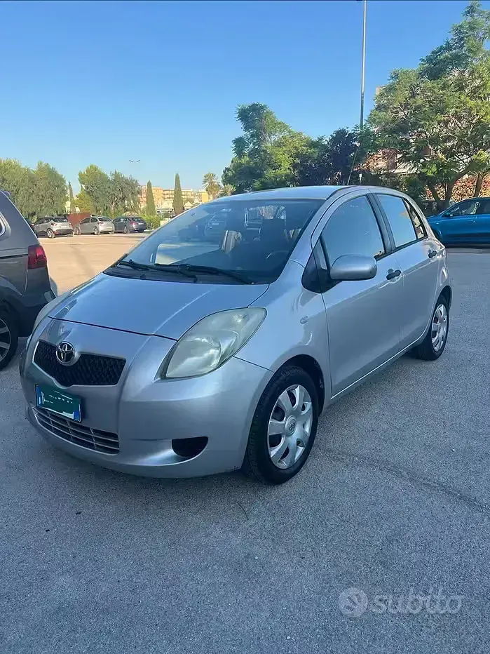 Usata Toyota Yaris 65 CV (47 kW) 2008 Grigio Utilitaria