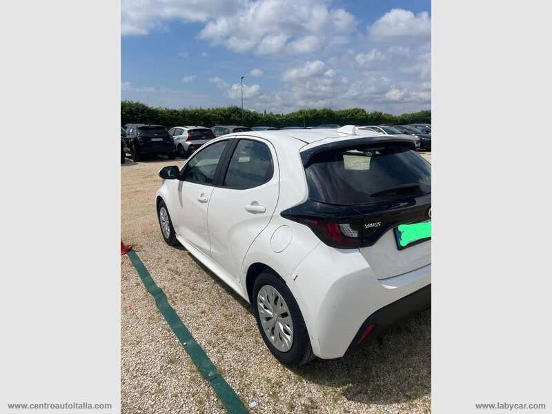 Usata Toyota Yaris Business Edition 72 CV (52 kW) 2022 Bianco Berlina