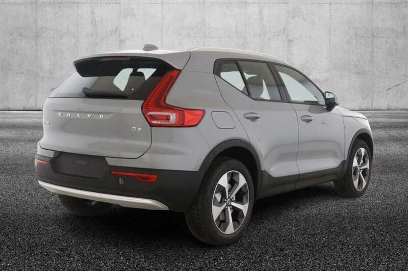 Usata Volvo XC40 Core 163 CV (119 kW) 2024 Grigio SUV
