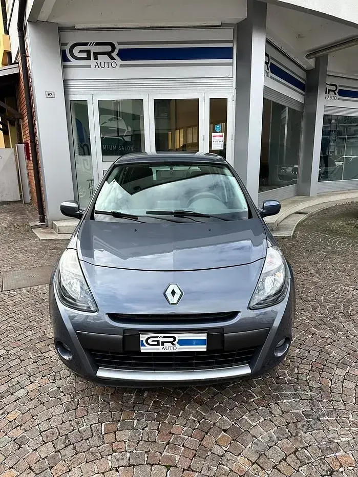 Usata Renault Clio II Dynamique 75 CV (55 kW) 2010 Grigio Berlina