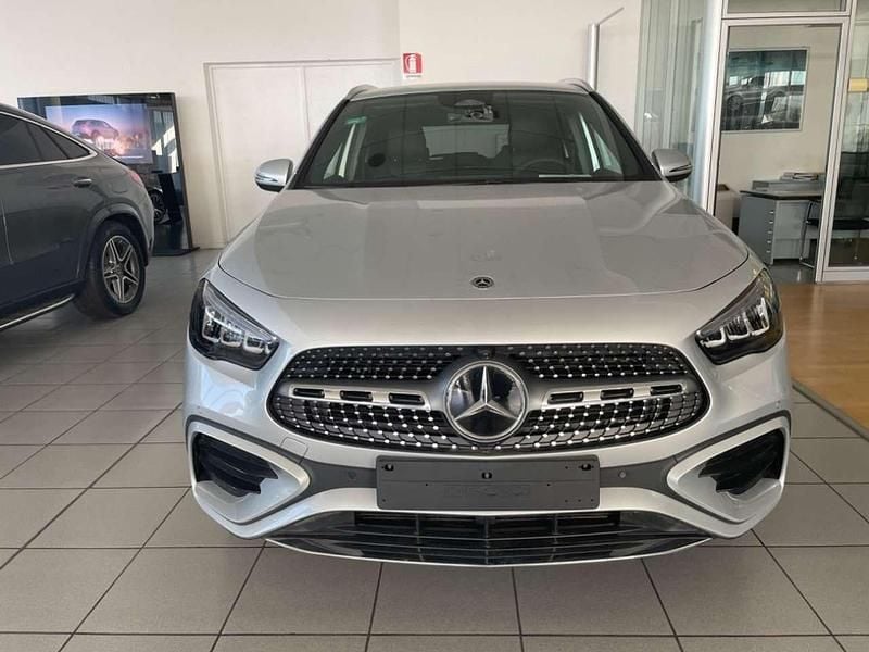 Usata Mercedes GLA250 218 CV (160 kW) 2024 Argento iridio SUV