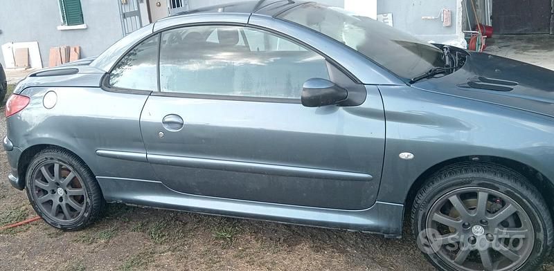 Usata Peugeot 206 109 CV (80 kW) 2005 Grigio Cabrio