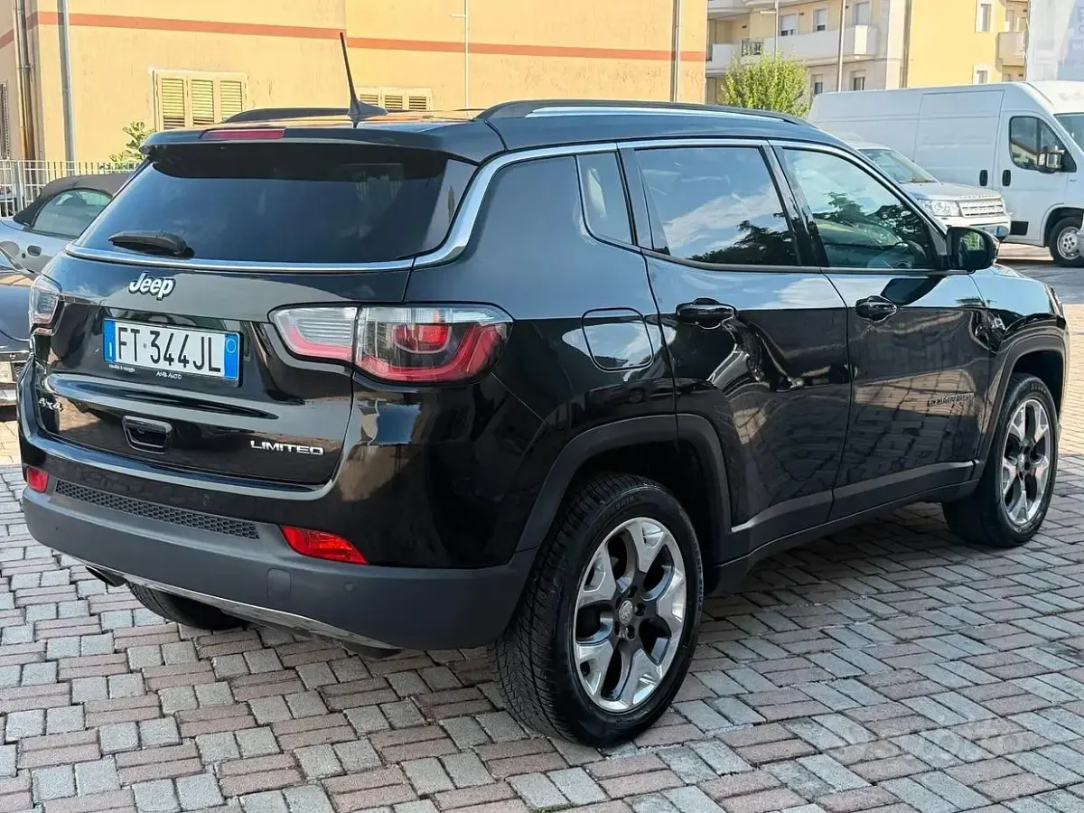 Usata Jeep Compass Limited 140 CV (102 kW) 2018 Nero SUV