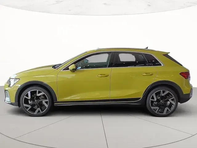 Nuova Audi A3 Ambiente 150 CV (110 kW) 2025 Giallo pitone metallizzato Berlina