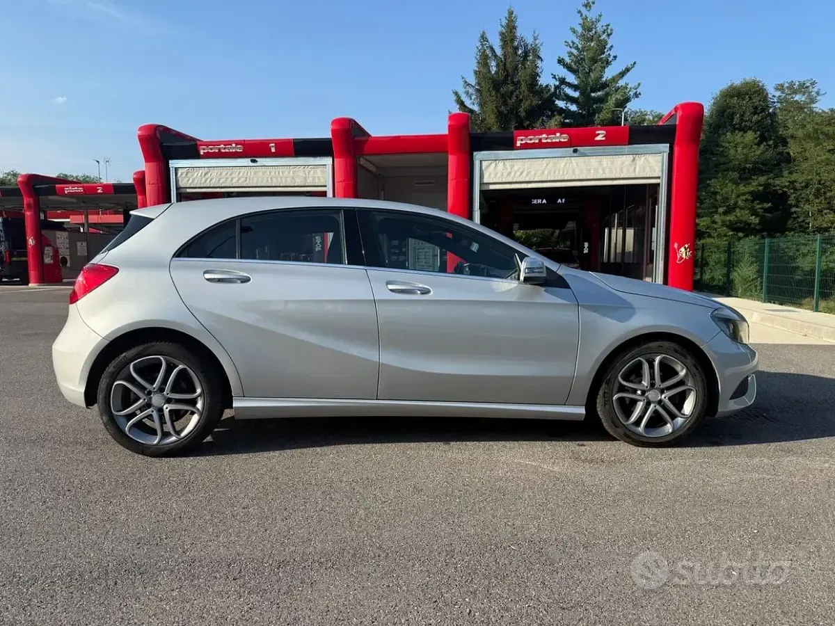 Usata Mercedes 180 109 CV (80 kW) 2013 Grigio Berlina