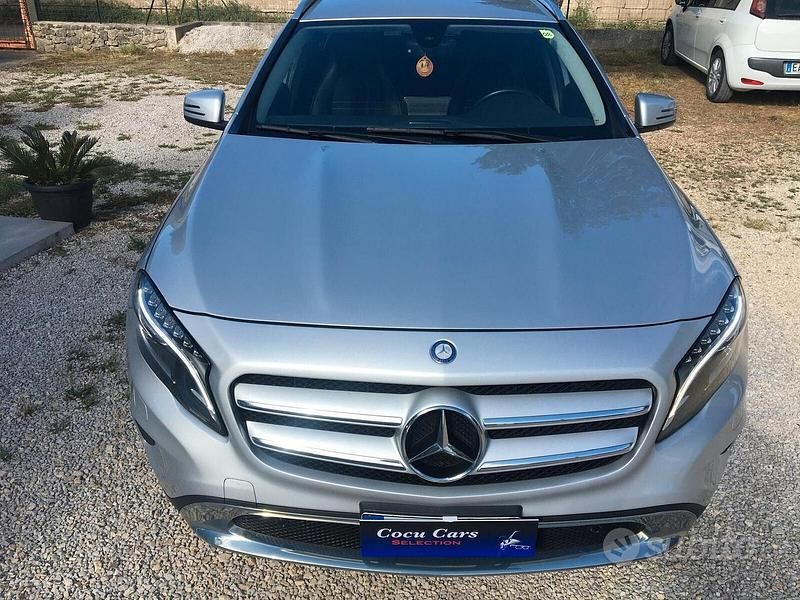 Usata Mercedes GLA180 108 CV (79 kW) 2017 Grigio SUV