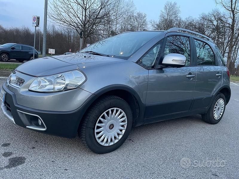 Usata Fiat Sedici 135 CV (99 kW) 2014 Grigio SUV