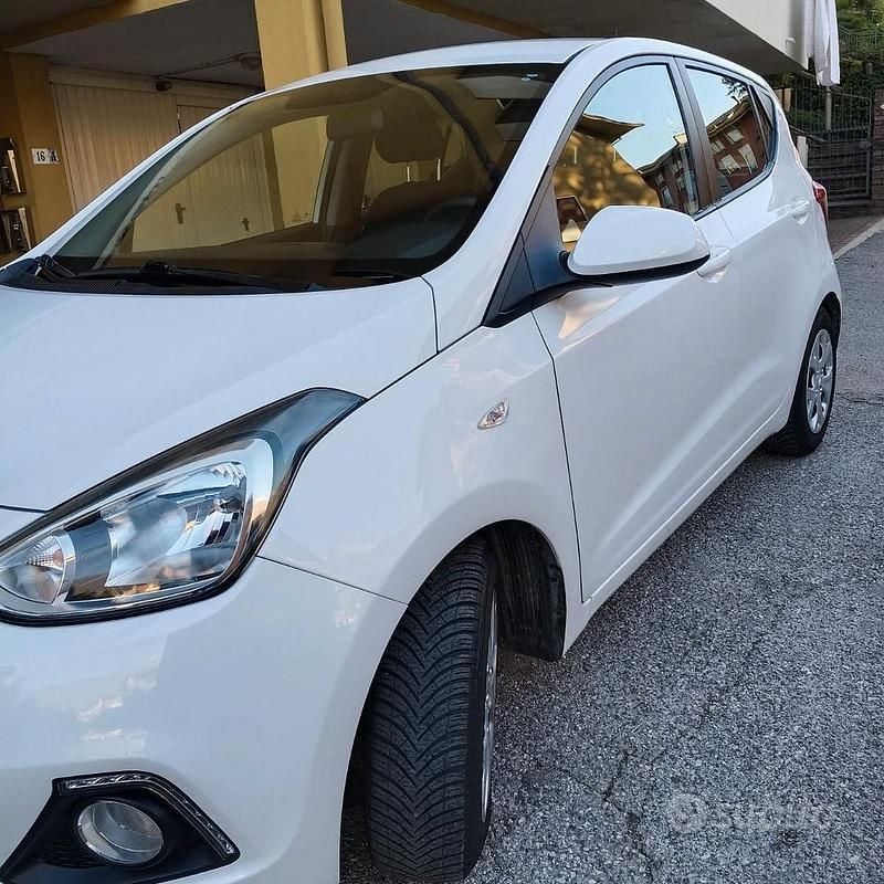 Usata Hyundai i10 66 CV (48 kW) 2014 Bianco Utilitaria