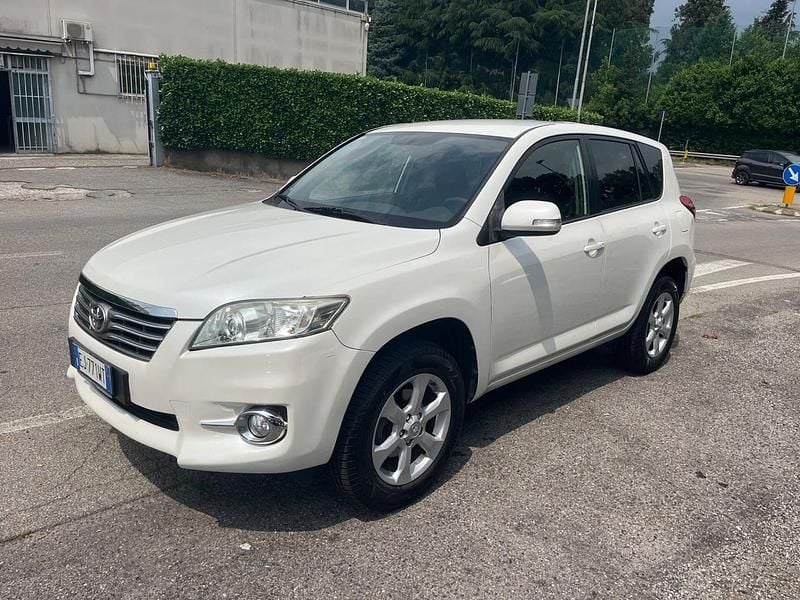 Usata Toyota RAV4 158 CV (116 kW) 2011 Bianco SUV