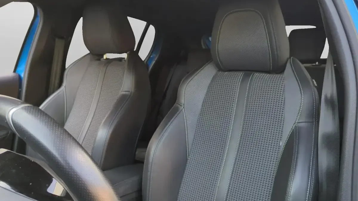 Usata Peugeot 208 GT-line 100 kW (136 CV) 2020 Blu Utilitaria