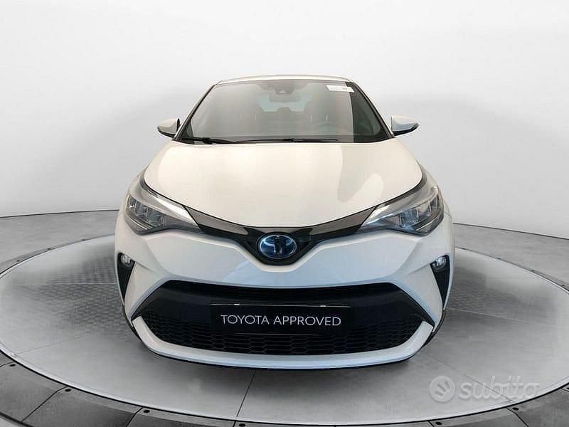 Usata Toyota C-HR Active 122 CV (89 kW) 2023 Bianco SUV