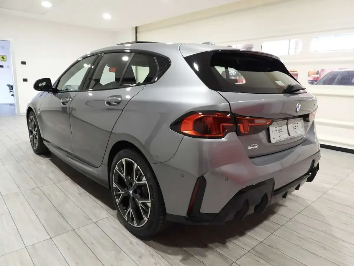 Nuova BMW 118 150 CV (110 kW) 2026 Nero Utilitaria