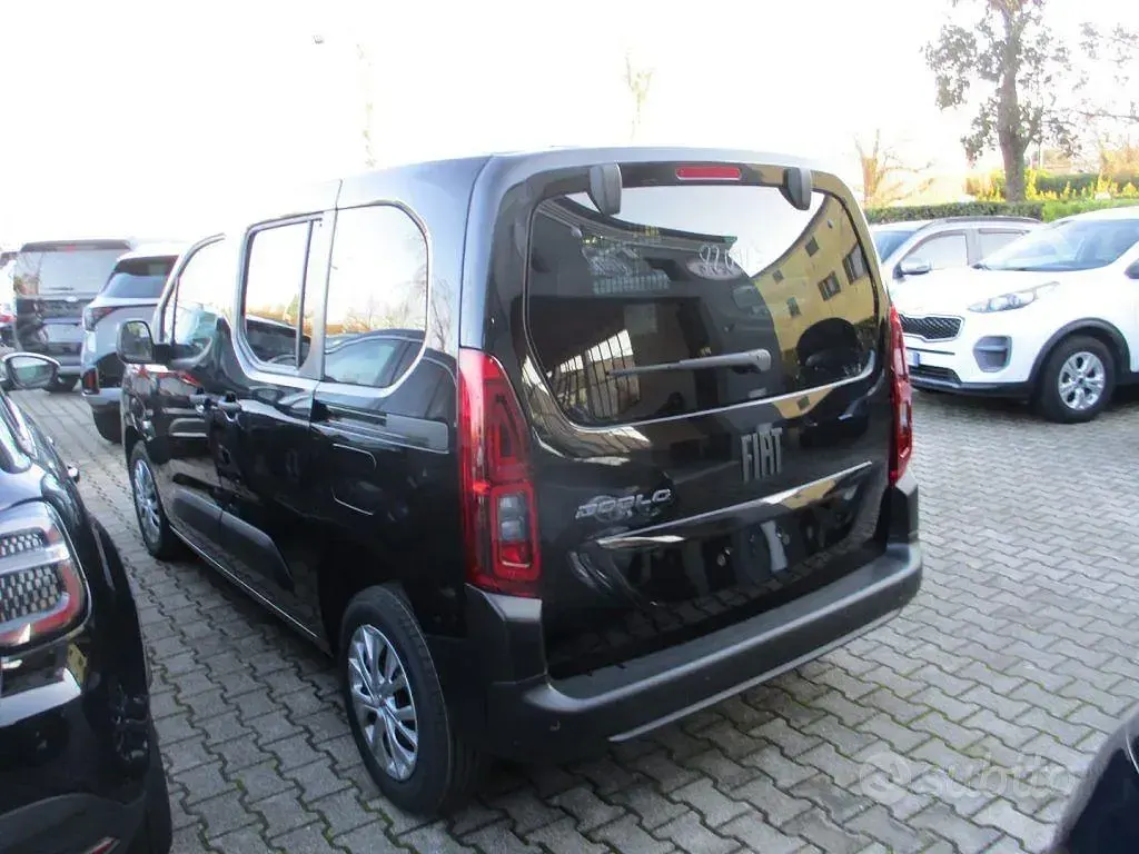 Nuova Fiat Doblò 101 CV (74 kW) 2025 Nero Monovolume