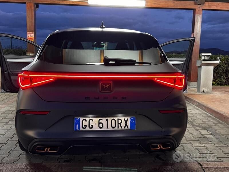 Usata Cupra Leon 150 CV (110 kW) 2021 Grigio Utilitaria