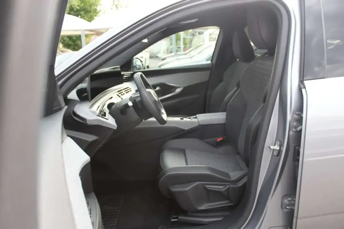 Usata Peugeot 3008 Allure 136 CV (100 kW) 2025 Grigio metallizzato SUV
