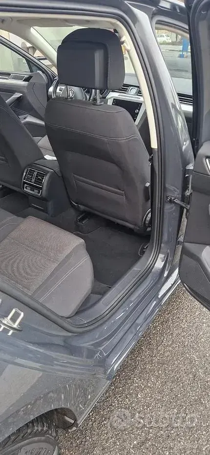 Usata VW Passat 120 CV (88 kW) 2019 Grigio Station wagon