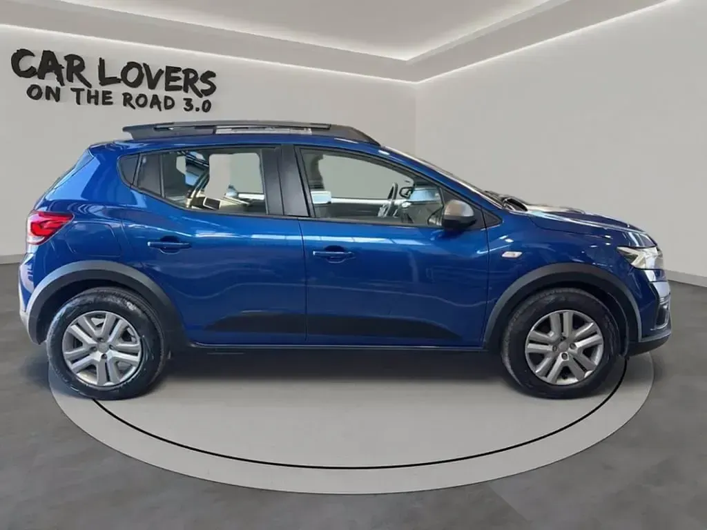 Usata Dacia Sandero Comfort 101 CV (74 kW) 2023 Blu iron Utilitaria