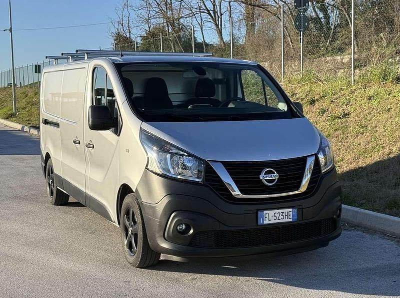 Usata Nissan NV300 125 CV (91 kW) 2017 Argento Furgone