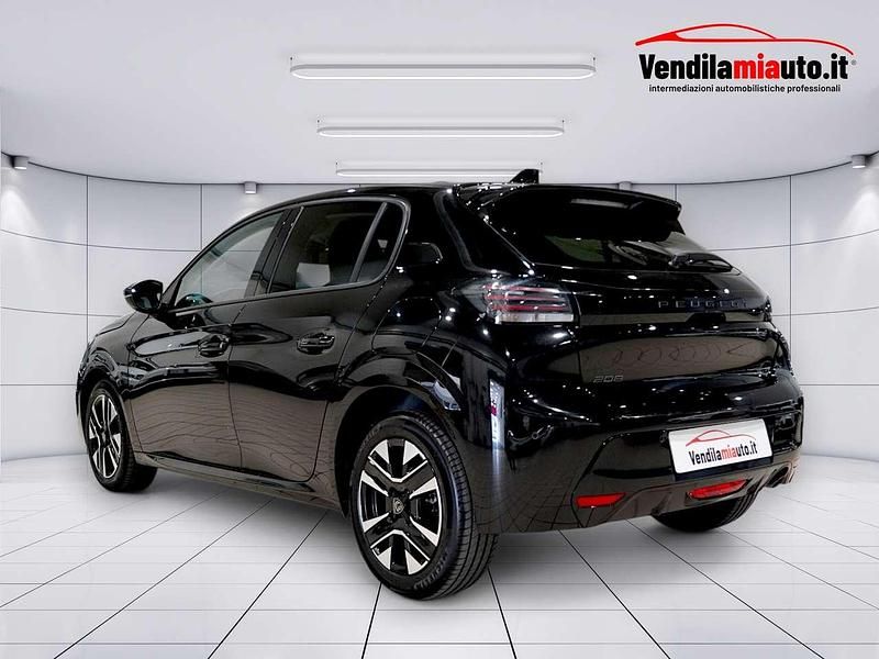 Usata Peugeot 208 Allure 101 CV (74 kW) 2025 Nero Utilitaria