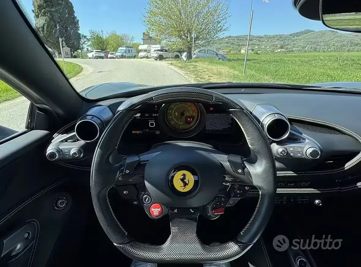 Usata Ferrari F8 721 CV (530 kW) 2022 Grigio Coupé