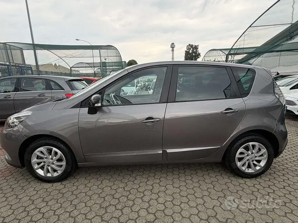 Usata Renault Scénic 110 CV (80 kW) 2015 Grigio Monovolume