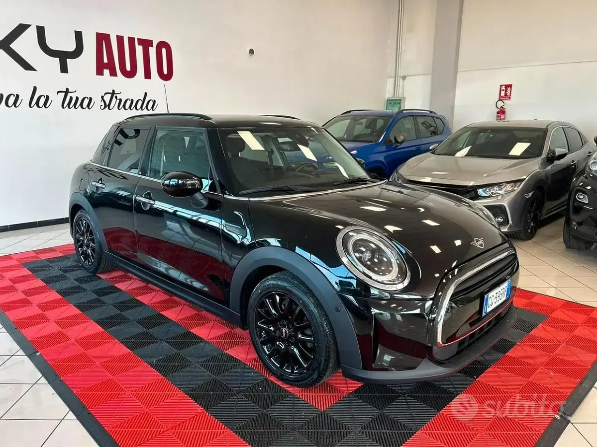 Usata Mini ONE Business 102 CV (75 kW) 2021 Nero Utilitaria