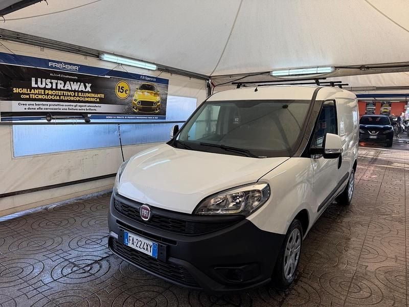 Usata Fiat Doblò 105 CV (77 kW) 2015 Bianco Monovolume