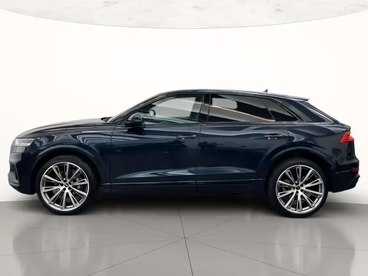 Usata Audi Q8 Sport 286 CV (210 kW) 2023 Grigio waitomo metallizzato SUV