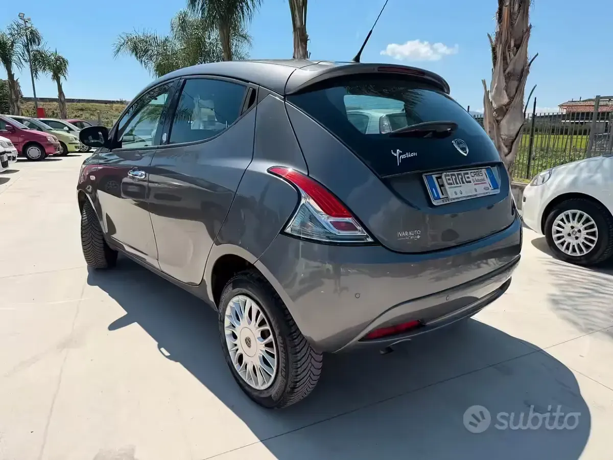 Usata Lancia Ypsilon 80 CV (58 kW) 2016 Grigio Utilitaria