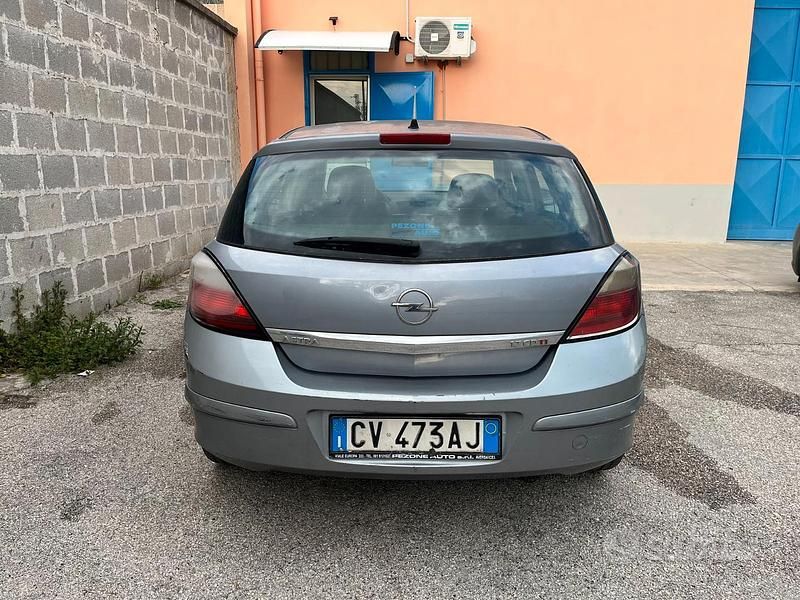 Usata Opel Astra 101 CV (74 kW) 2005 Berlina