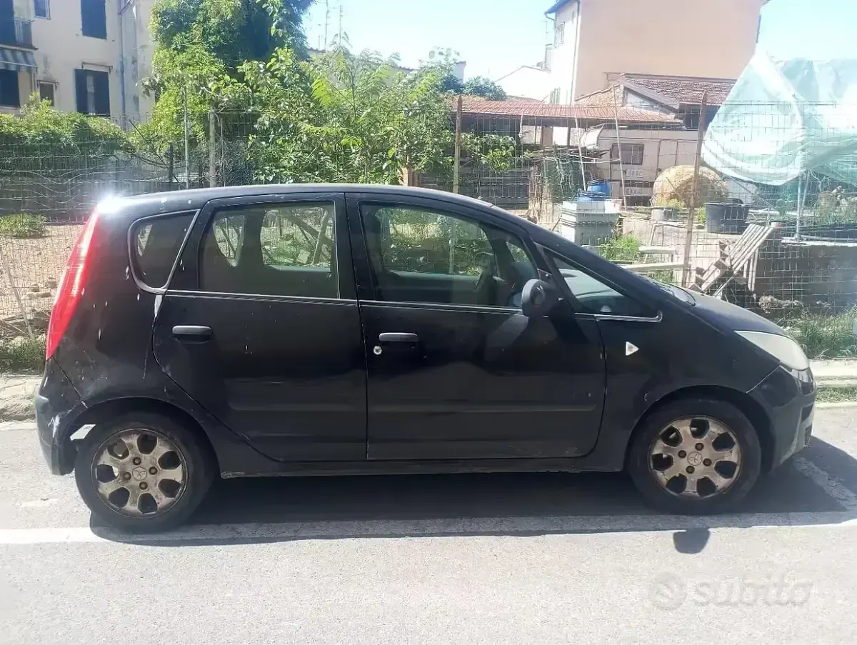 Usata Mitsubishi Colt 95 CV (69 kW) 2005 Nero Utilitaria