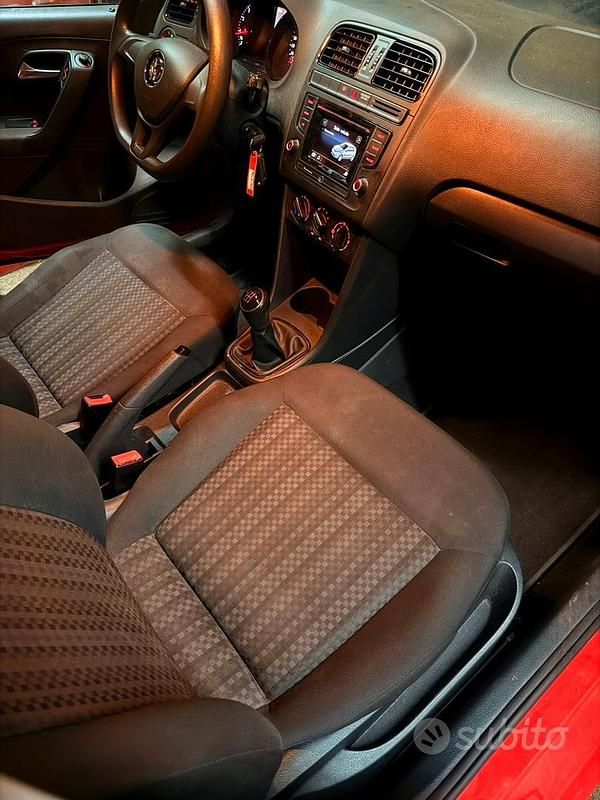Usata VW Polo Trendline 60 CV (44 kW) 2015 Rosso Utilitaria