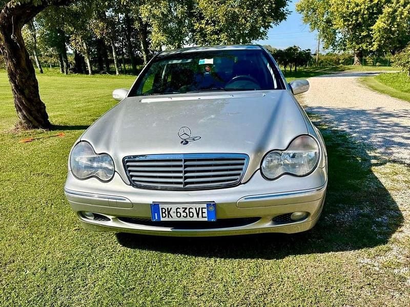 Usata Mercedes C220 Elegance 143 CV (105 kW) 2000 Grigio Berlina