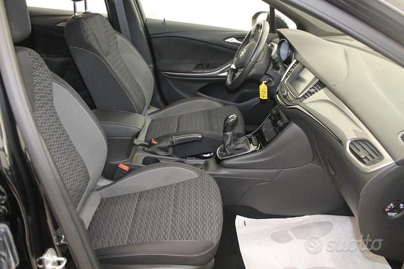 Usata Opel Astra GS Line 122 CV (89 kW) 2021 Nero Utilitaria