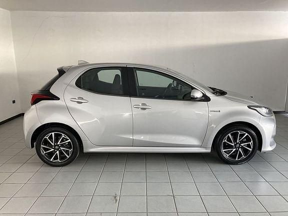 Usata Toyota Yaris Hybrid Trend 115 CV (84 kW) 2021 Grigio Utilitaria