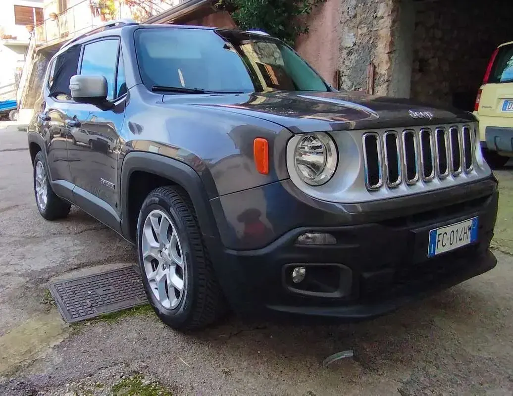 Usata Jeep Renegade Limited 140 CV (102 kW) 2016 Grigio SUV