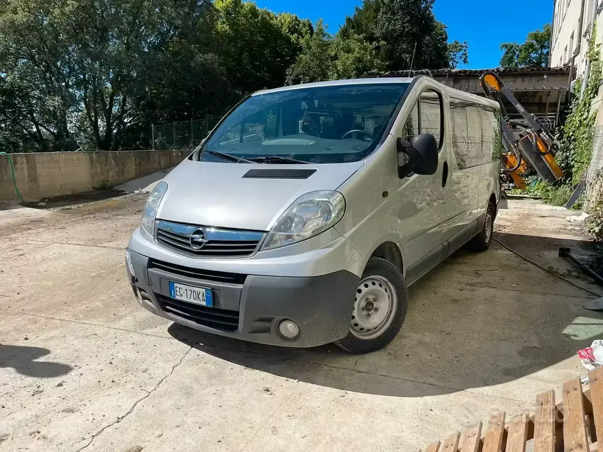 Usata Opel Vivaro 114 CV (83 kW) 2011 Grigio Monovolume