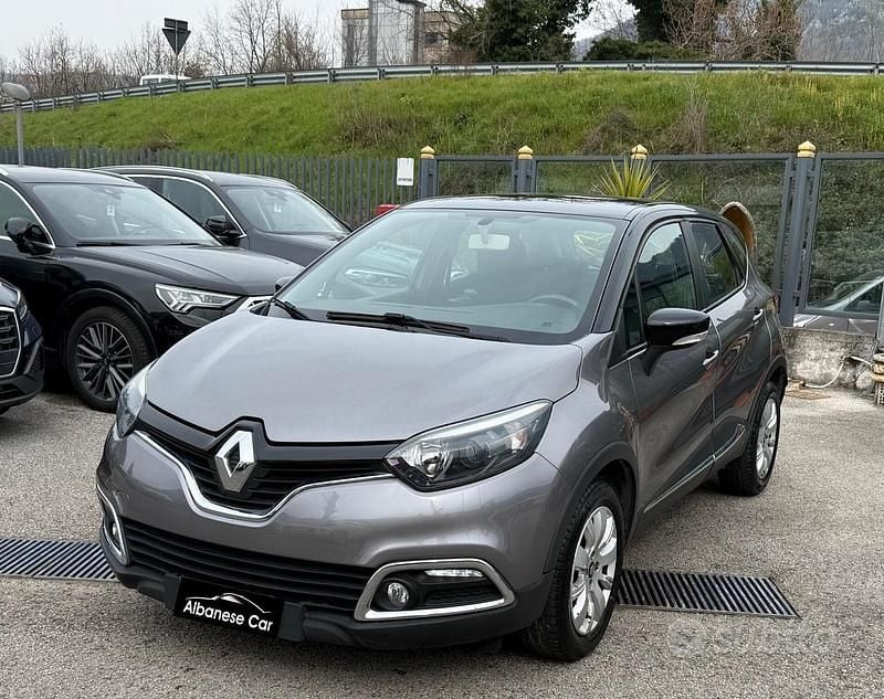Usata Renault Captur 90 CV (66 kW) 2015 Grigio SUV