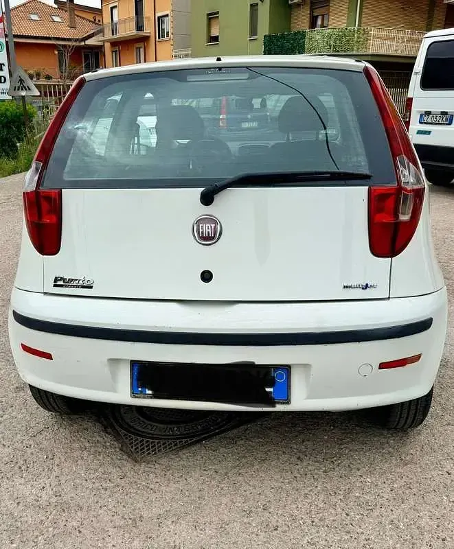 Usata Fiat Punto Classica 69 CV (50 kW) 2009 Bianco Utilitaria