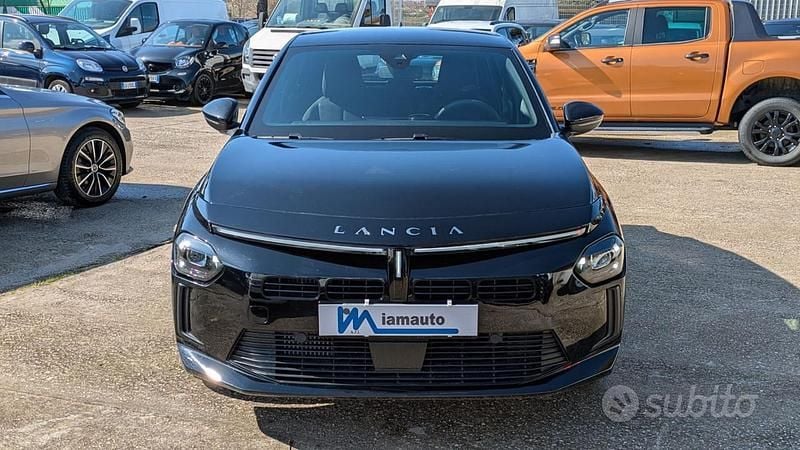 Usata Lancia Ypsilon 101 CV (74 kW) 2025 Nero Utilitaria