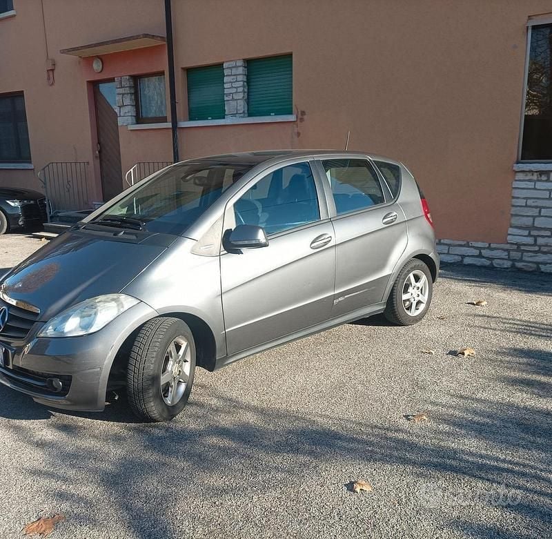 Usata Mercedes A150 95 CV (69 kW) 2011 Grigio Utilitaria