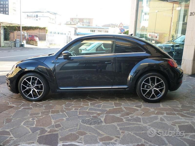 Usata VW Beetle Design 105 CV (77 kW) 2017 Nero Utilitaria