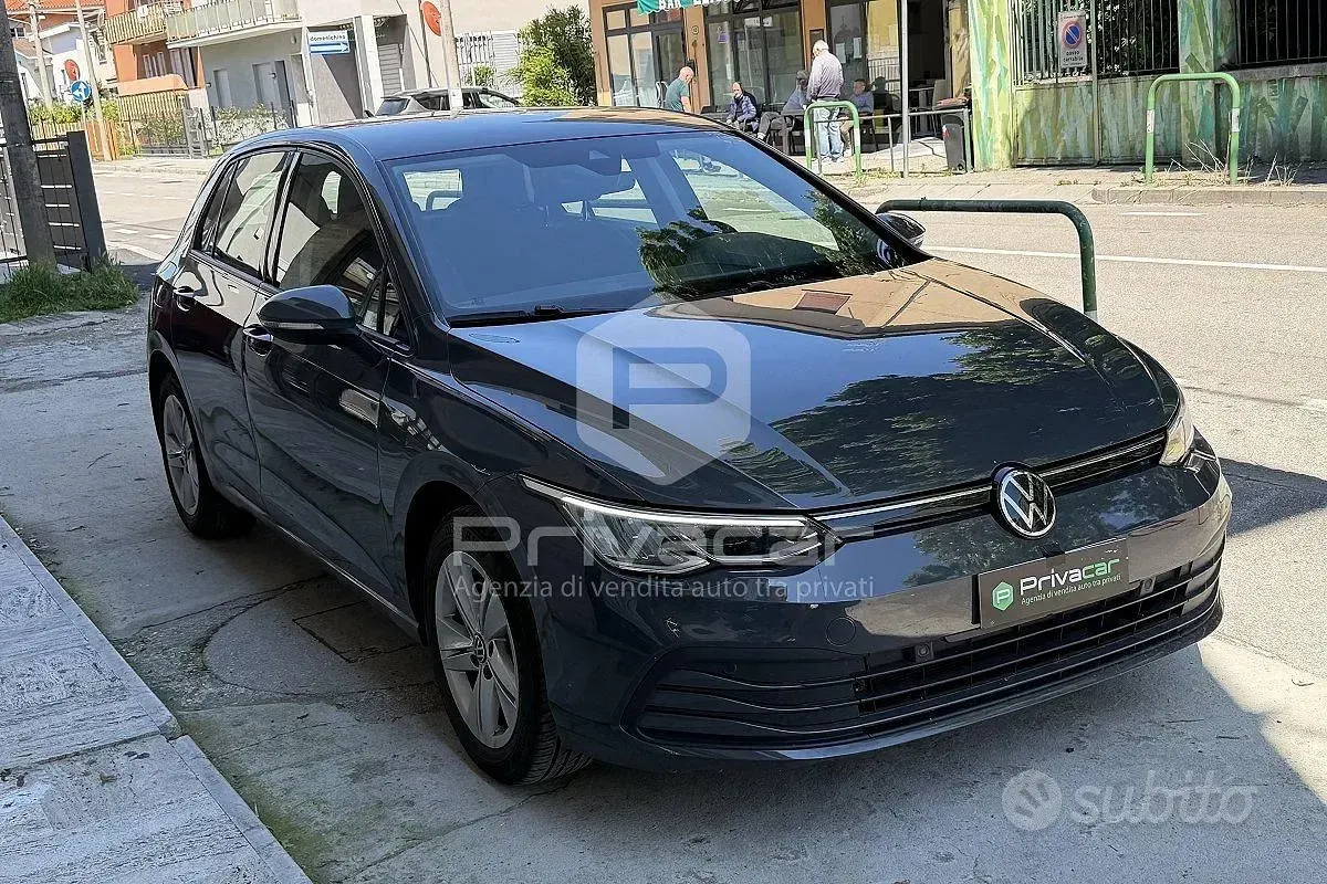Usata VW Golf VII Life 116 CV (85 kW) 2021 Grigio Utilitaria