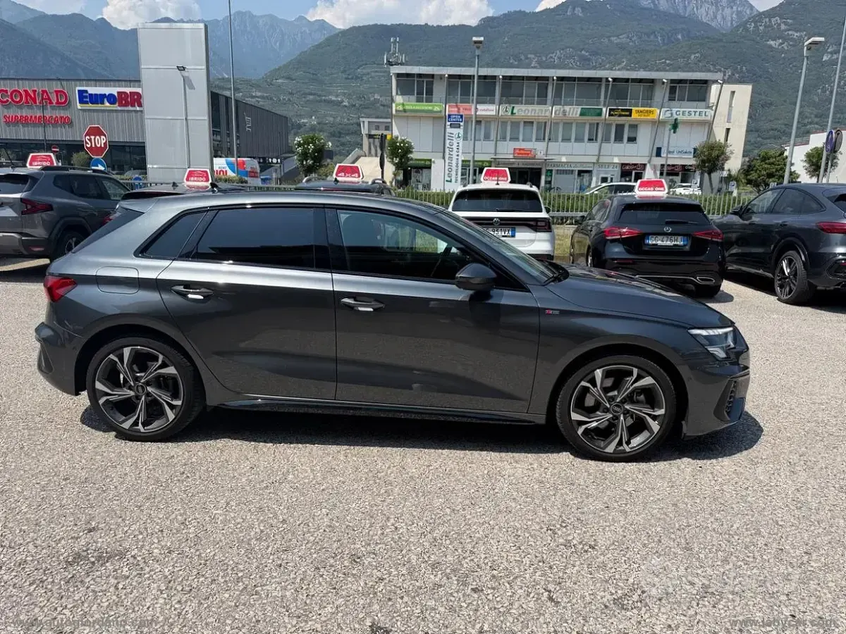Usata Audi A3 S-Line 190 CV (139 kW) 2024 Grigio Berlina