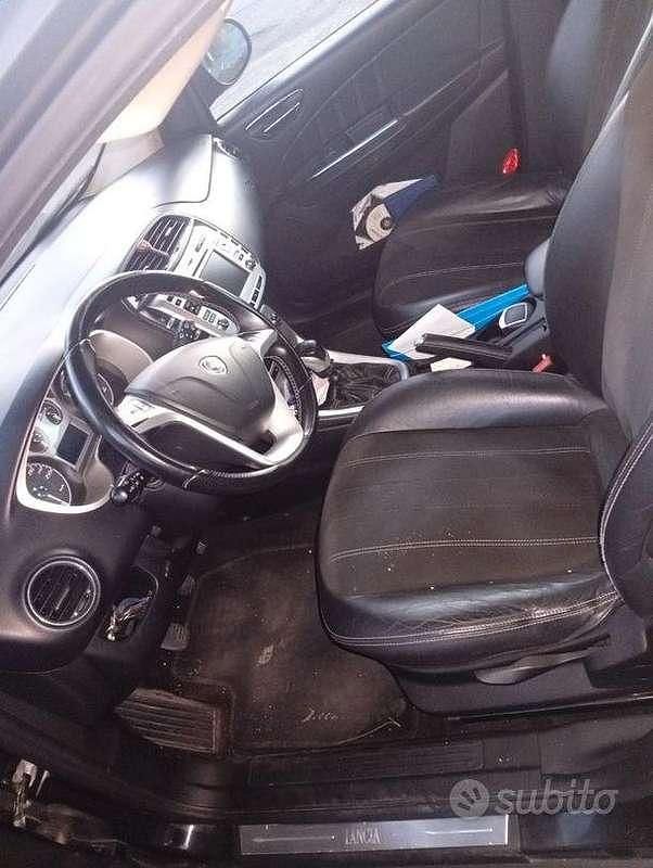 Usata Lancia Delta 165 CV (121 kW) 2009 Utilitaria