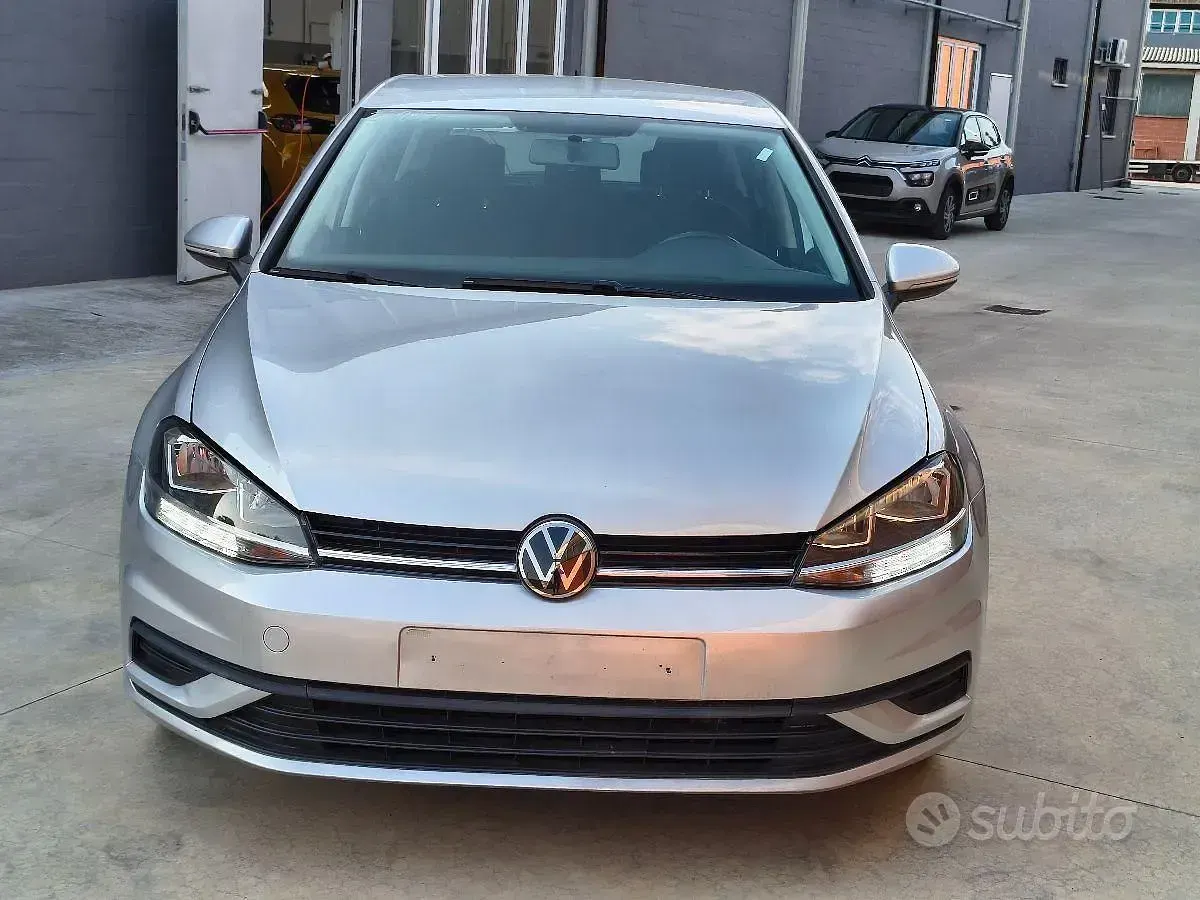 Usata VW Golf VII Trendline 116 CV (85 kW) 2018 Argento Berlina