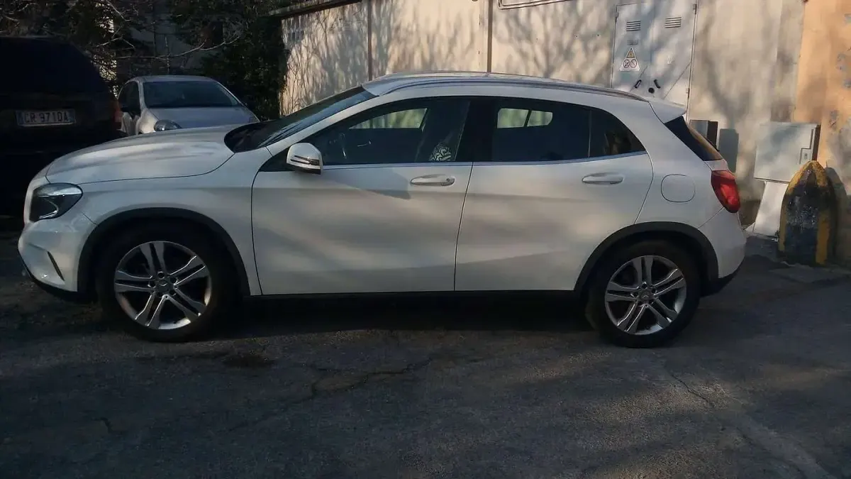 Usata Mercedes GLA200 136 CV (100 kW) 2015 Bianco SUV