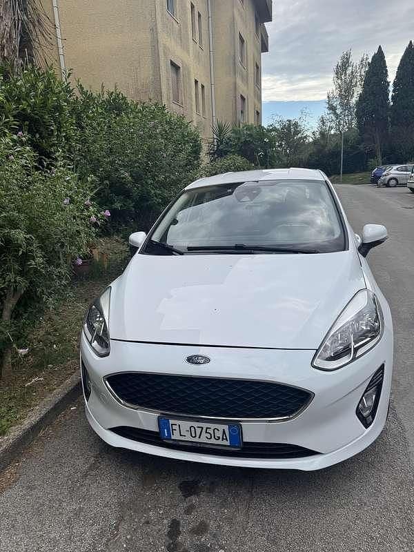 Usata 2017 Ford Fiesta Tre volumi | 6000 € (Buon prezzo) - Immagine 1/4
